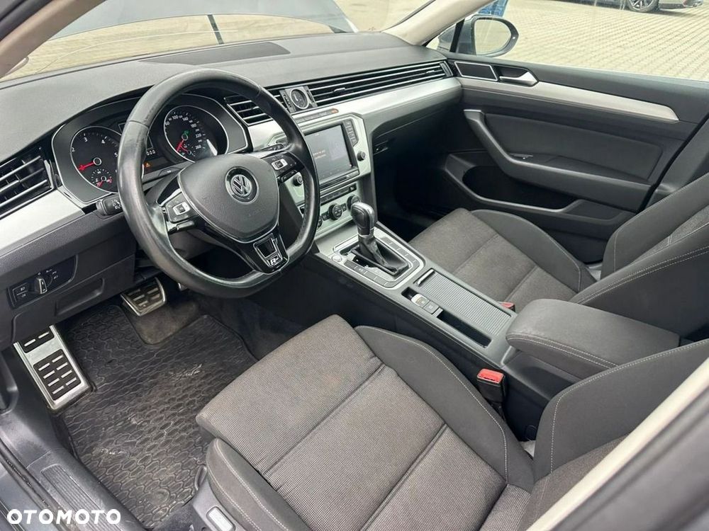 Volkswagen Passat - 13