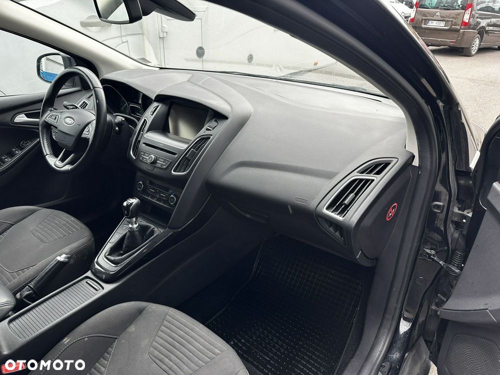 Ford Focus 1.0 EcoBoost Titanium Business - 24
