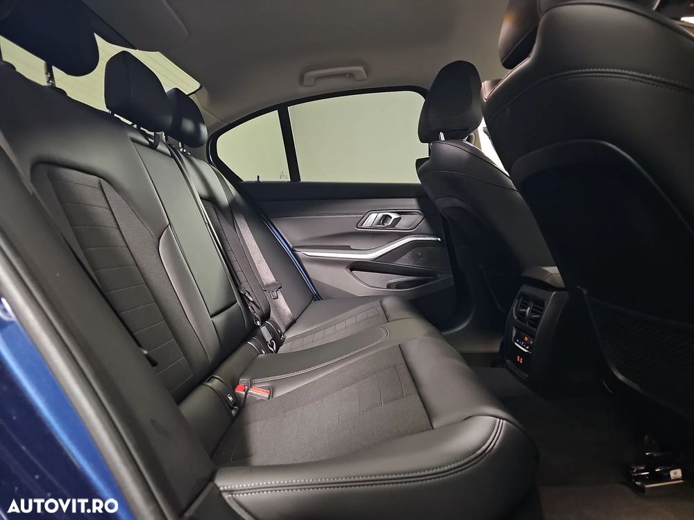 BMW Seria 3 330i xDrive AT - 13