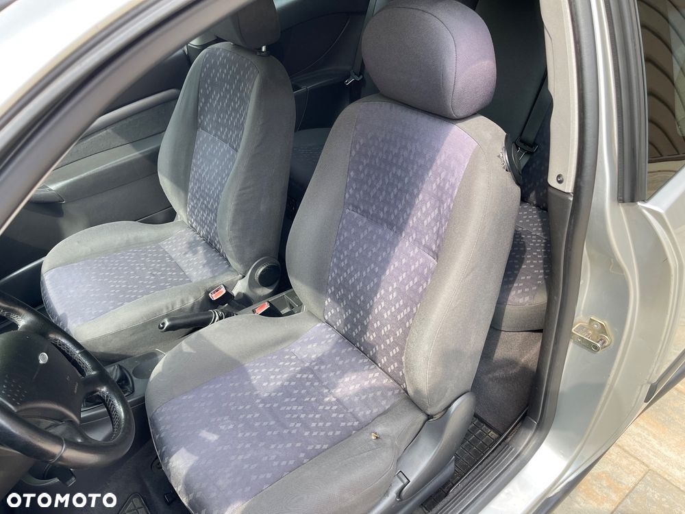 Ford Focus 1.6 Trend - 32