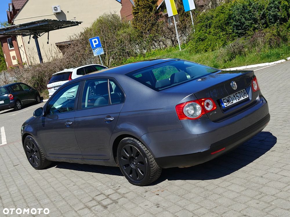 Volkswagen Jetta 1.6 Comfortline - 13