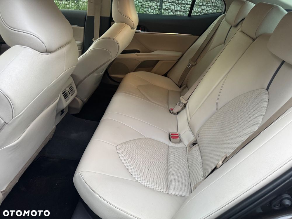 Toyota Camry 2.5 Hybrid Executive CVT - 12