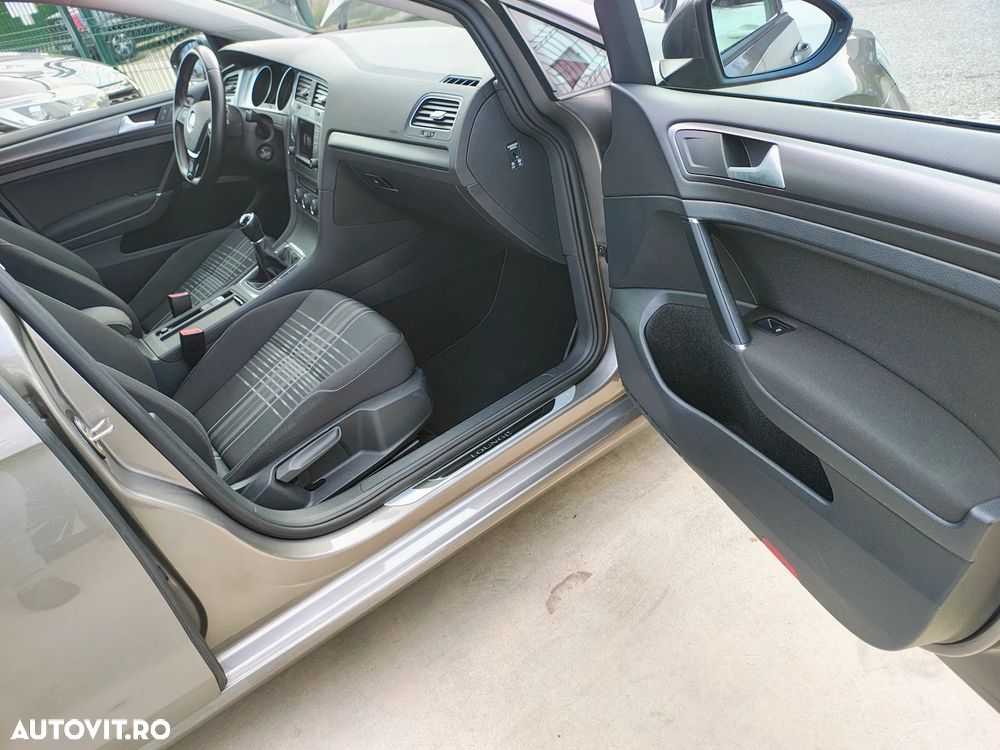 Volkswagen Golf 1.6 TDI BlueMotion Technology Lounge - 24
