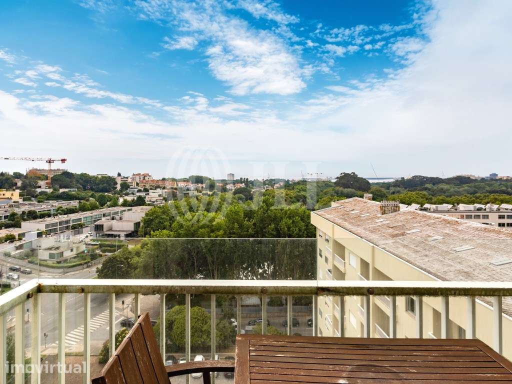 Apartamento T4+1, com varanda e estacionamento, no Porto - Grande imagem: 2/28