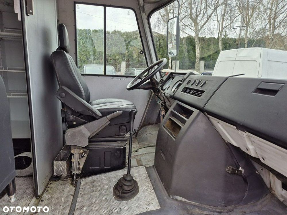 Mercedes-Benz 609 - 11