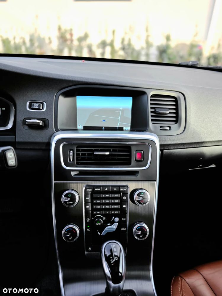 Volvo V60 T6 AWD Summum - 23