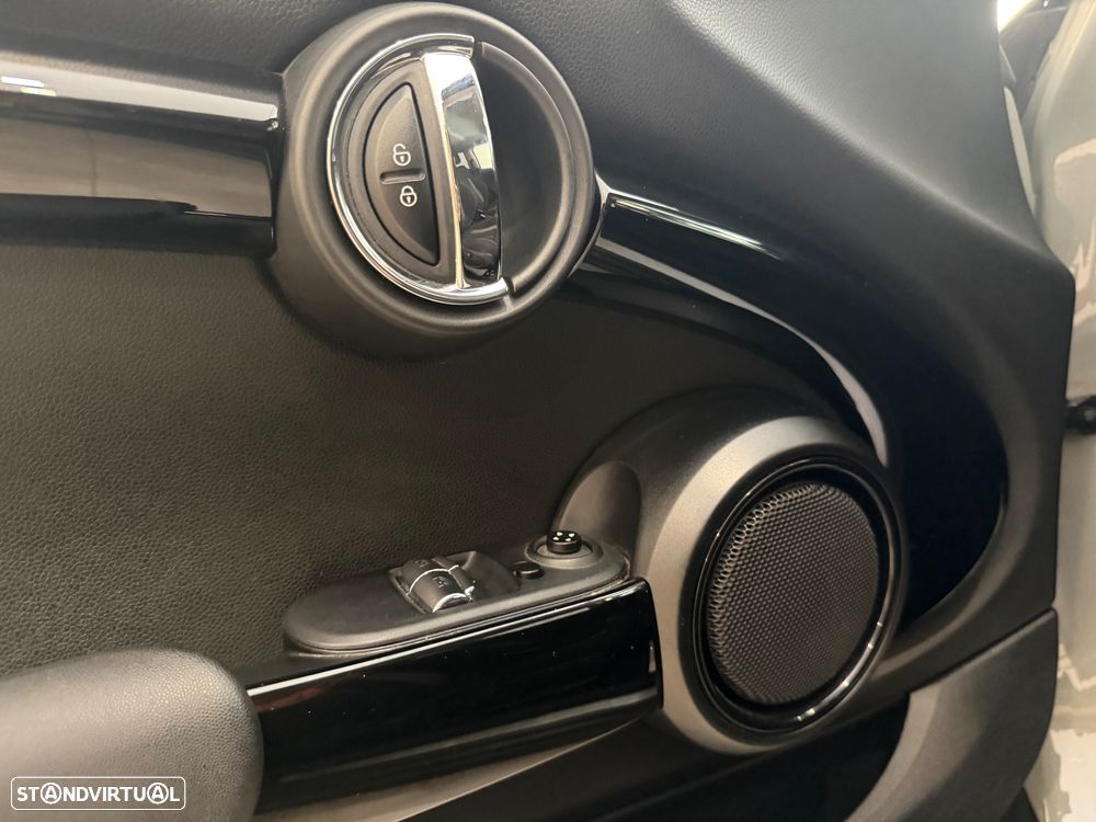 MINI 3 Portas Cooper SE Essential - 18