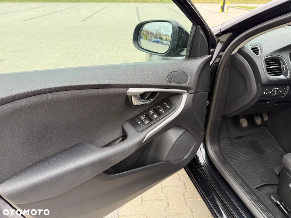 Volvo V40 D2 Momentum - 17