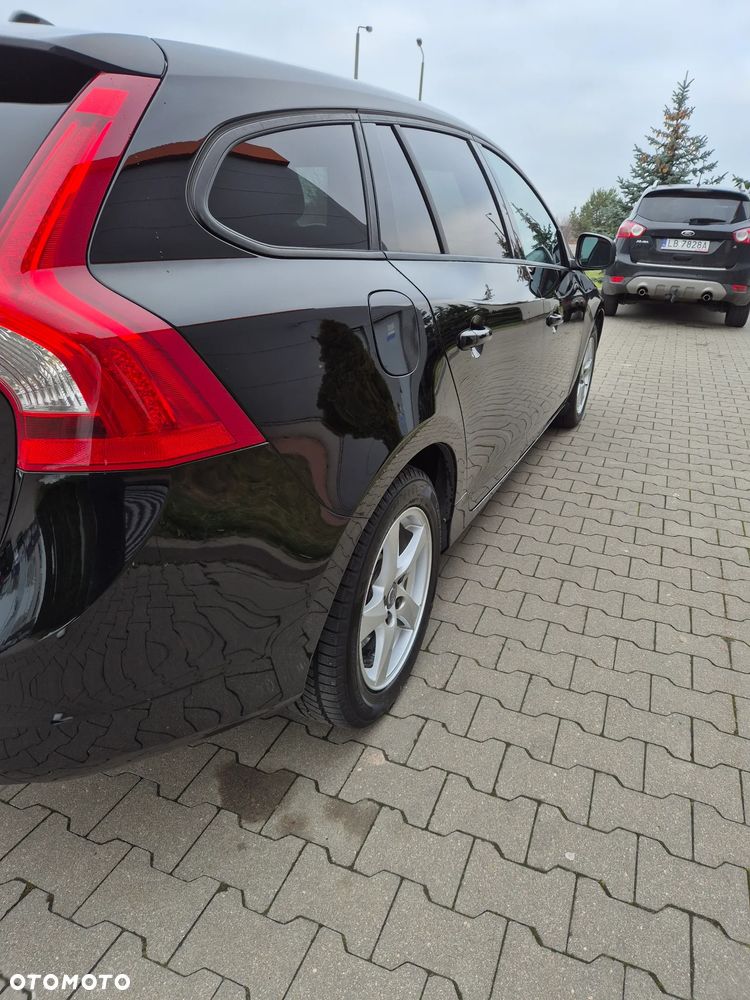 Volvo V60 D5 Momentum - 8
