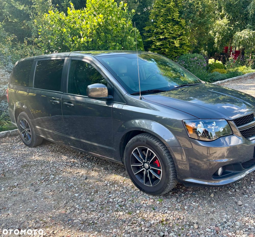 Dodge Grand Caravan - 2