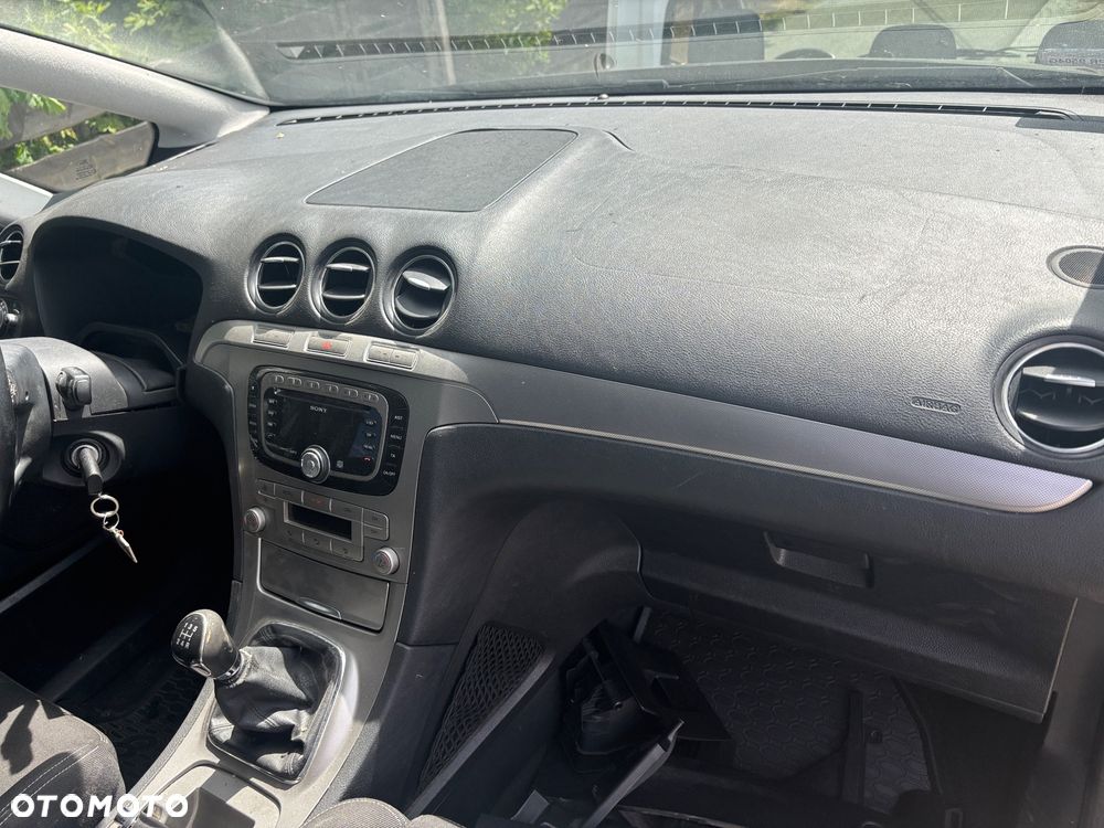 Ford S-Max - 17