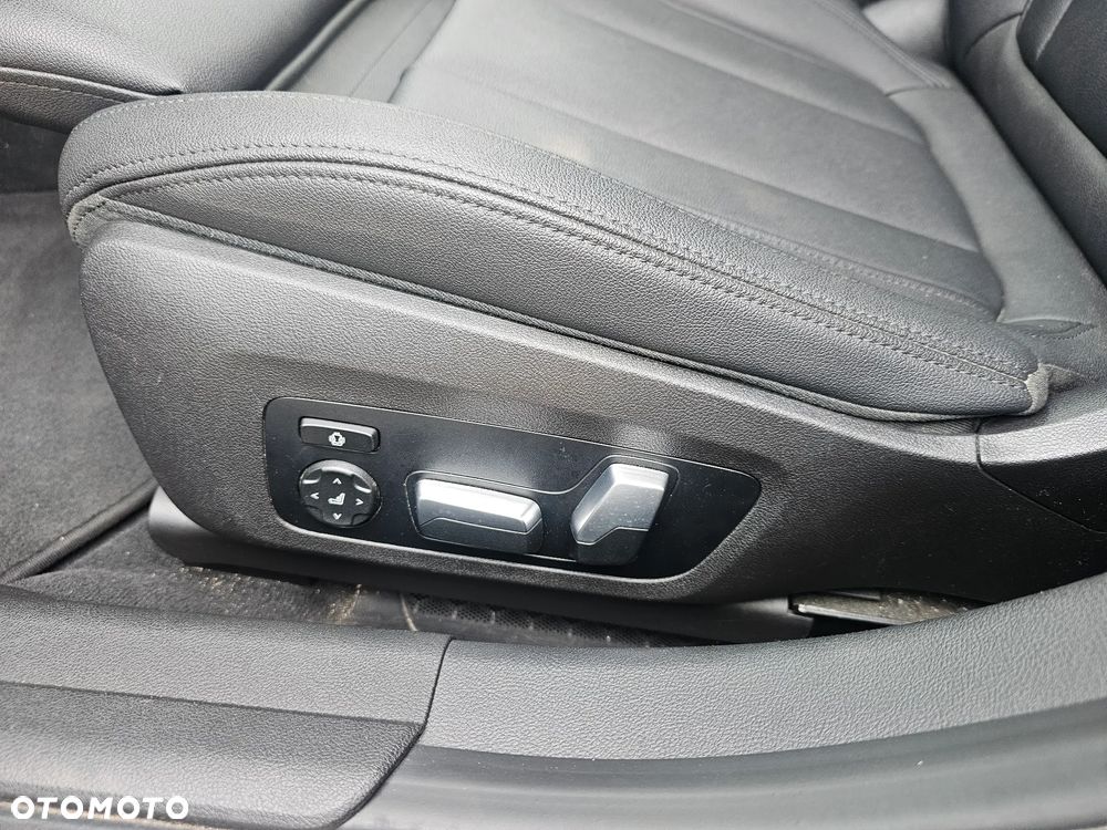 BMW Seria 3 330e PHEV xDrive sport - 17
