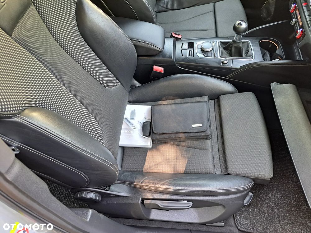 Audi A3 Sportback 1.6 TDI DPF S line Sportpaket - 21