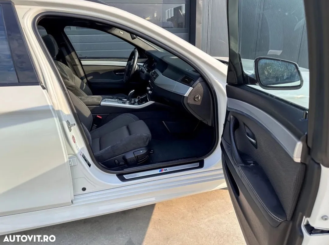 BMW Seria 5 530d xDrive Touring - 11