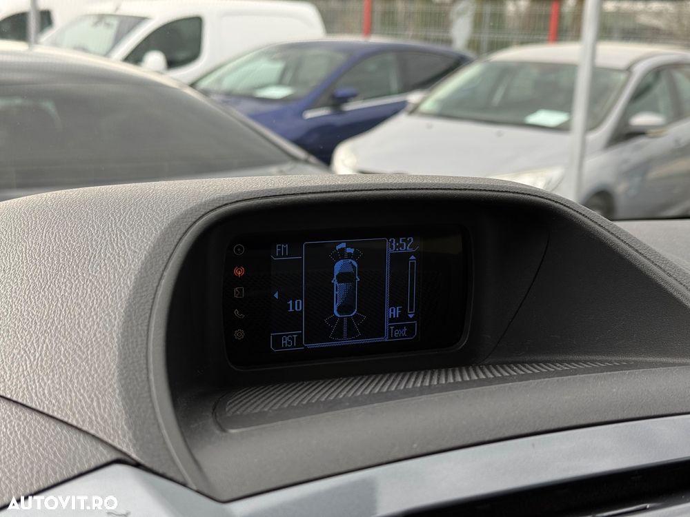 Ford Tourneo Custom - 35