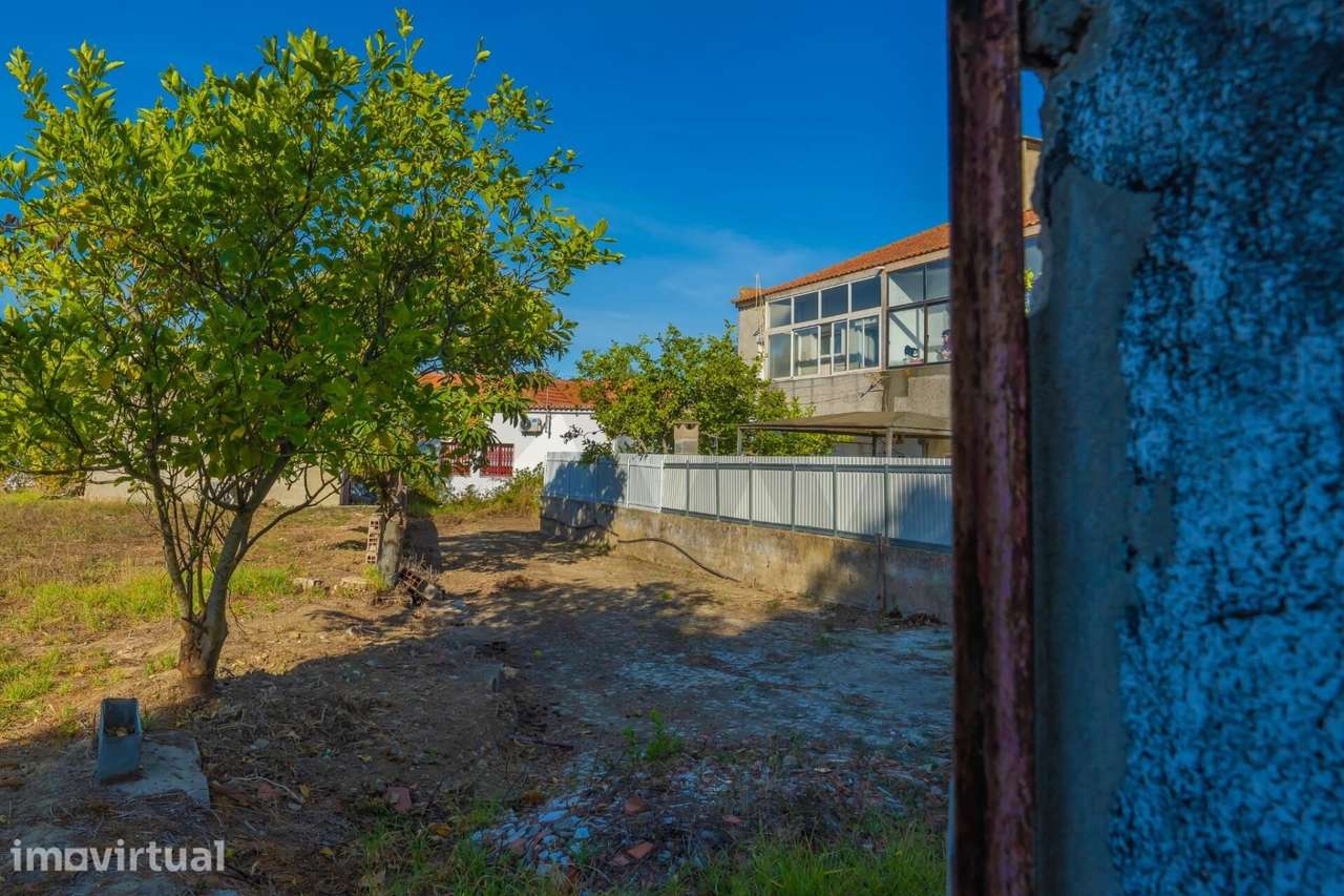 T2 com terreno exclusivo de 195 m2 para renovar | Monte de Caparica - Grande imagem: 4/18