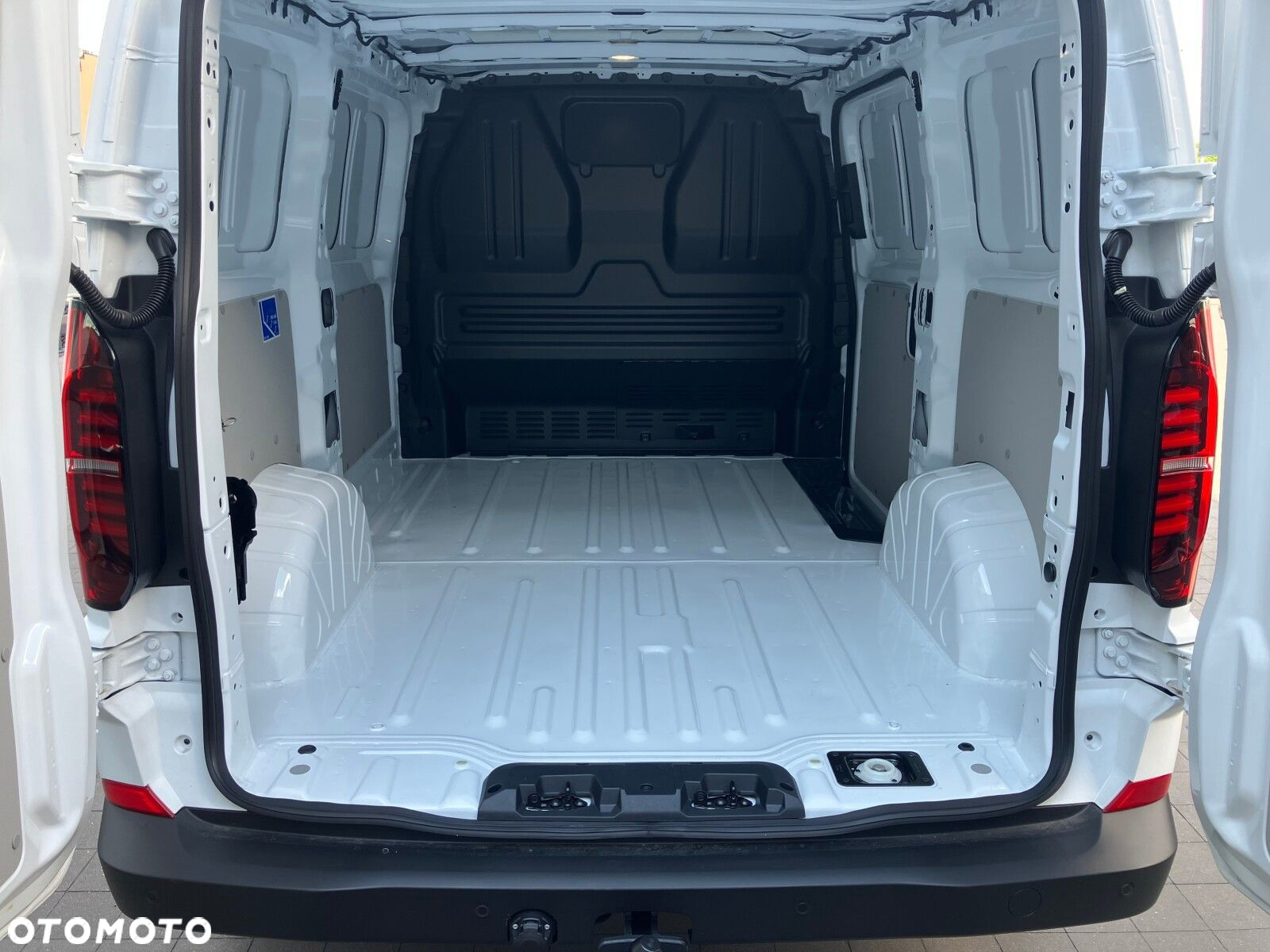 Volkswagen Transporter Transporter Furgon silnik: 2,0 l TDI 150 KM / skrzynia biegów: 8-biegowa automatyczna rozstaw osi: 3100 mm - 8