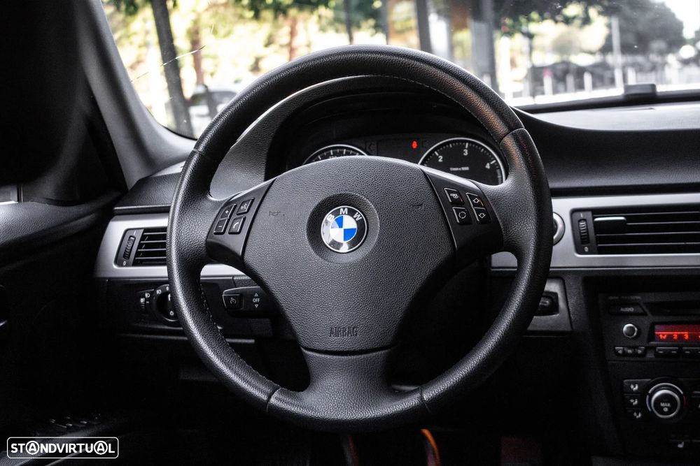 BMW 318 d LifeStyle - 21