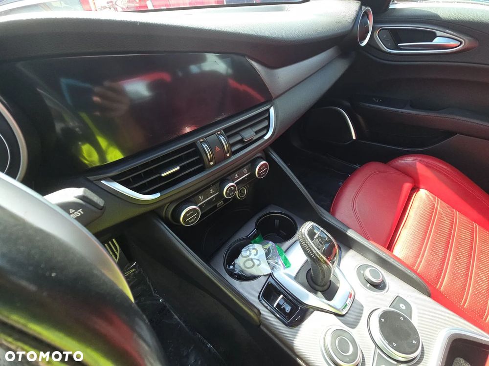 Alfa Romeo Giulia 2.0 Turbo 16V AT8 Veloce Ti - 13
