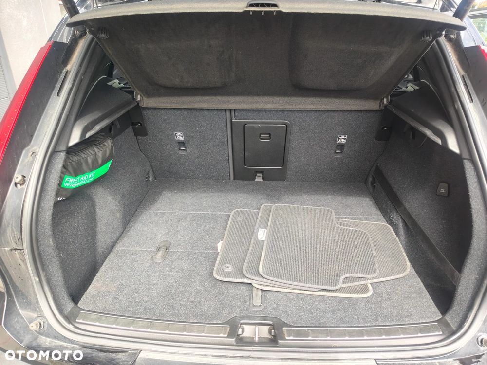 Volvo XC 40 T3 R-Design - 24