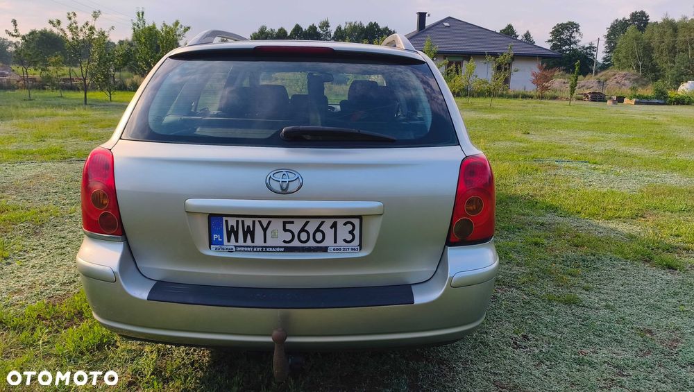Toyota Avensis - 2