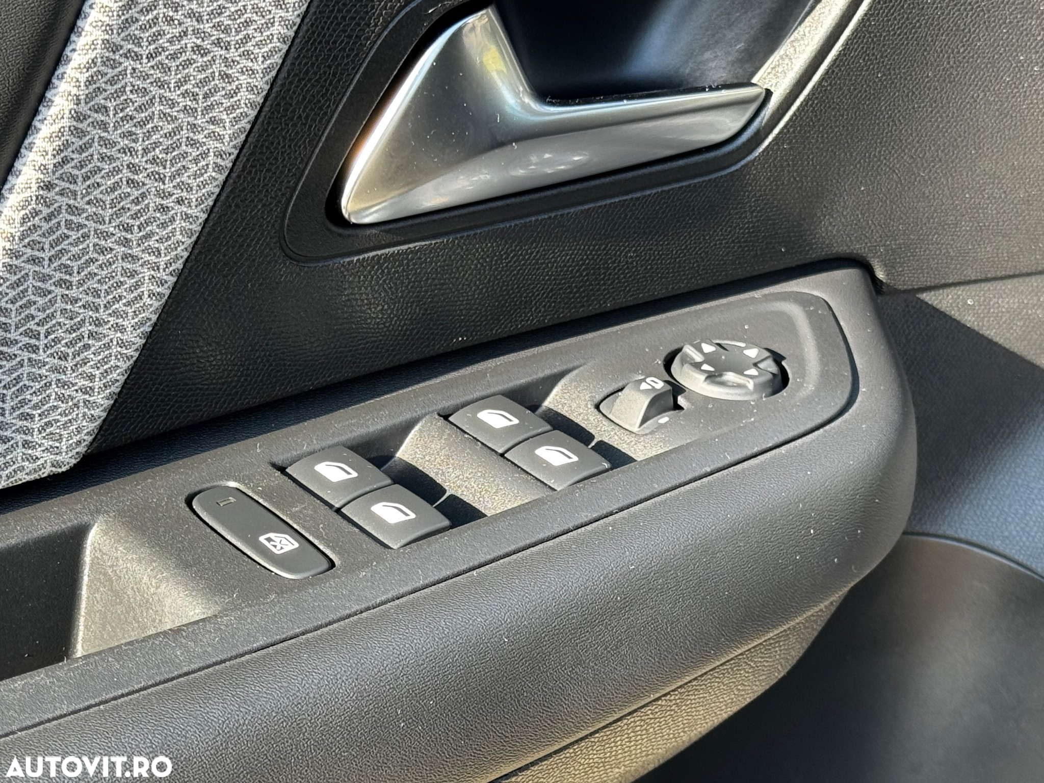 Citroën C4 1.2 PureTech S&S EAT8 Shine - 26