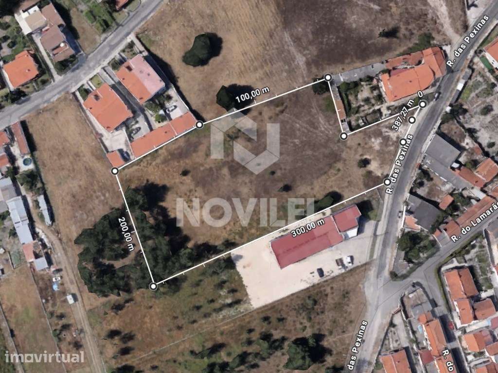 Dois terrenos inseridos em espaço urbano de baixa densidade. - Grande imagem: 5/5