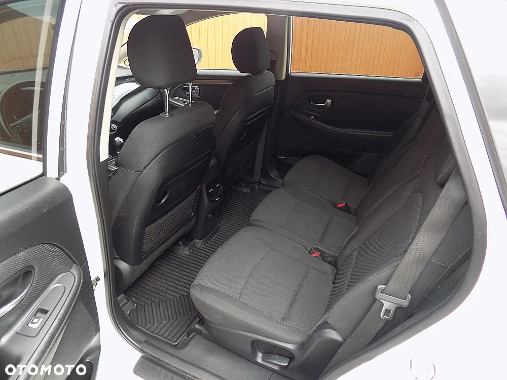 Kia Carens 1.7 CRDi M 7os - 6