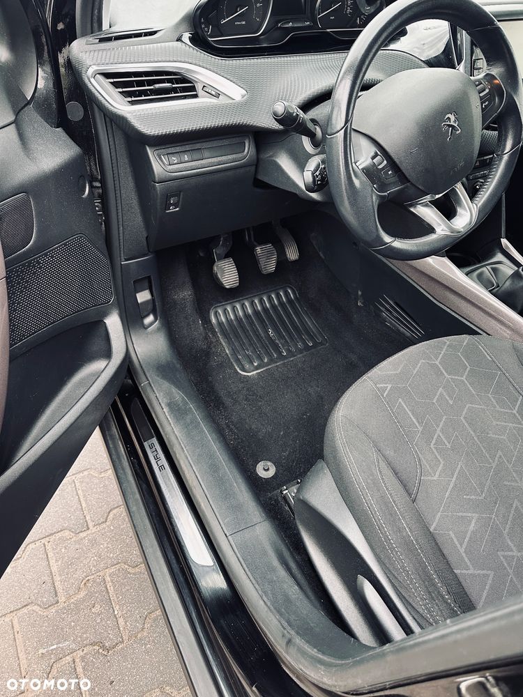 Peugeot 2008 PureTech 82 Style - 33