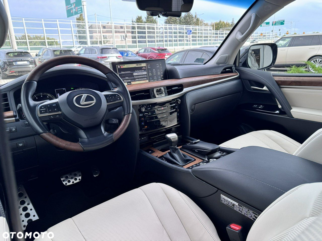 Lexus LX 570 Omotenashi - 16