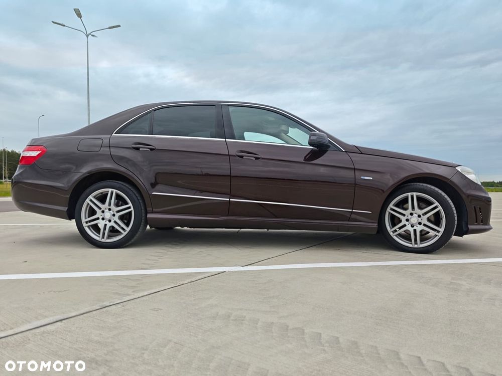 Mercedes-Benz Klasa E 250 CGI BlueEff Avantgarde - 5