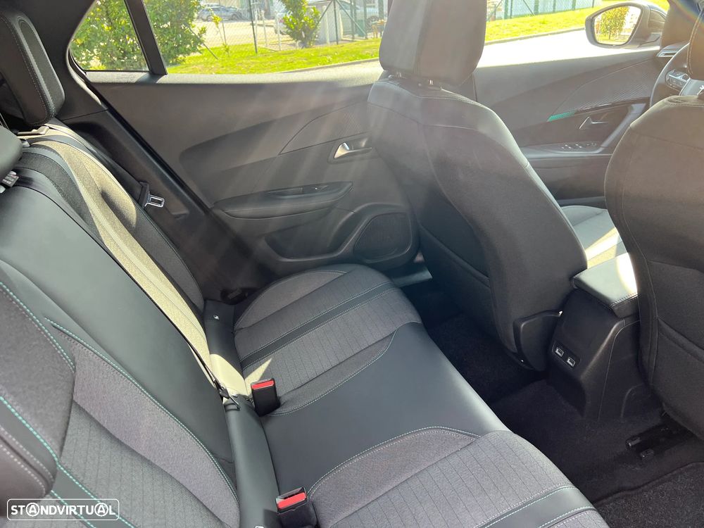 Peugeot 2008 1.2 PureTech GT Line EAT8 - 11