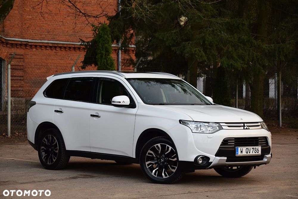 Mitsubishi Outlander 2.2 DI-D 4WD Automatik Diamant Edition+ - 4