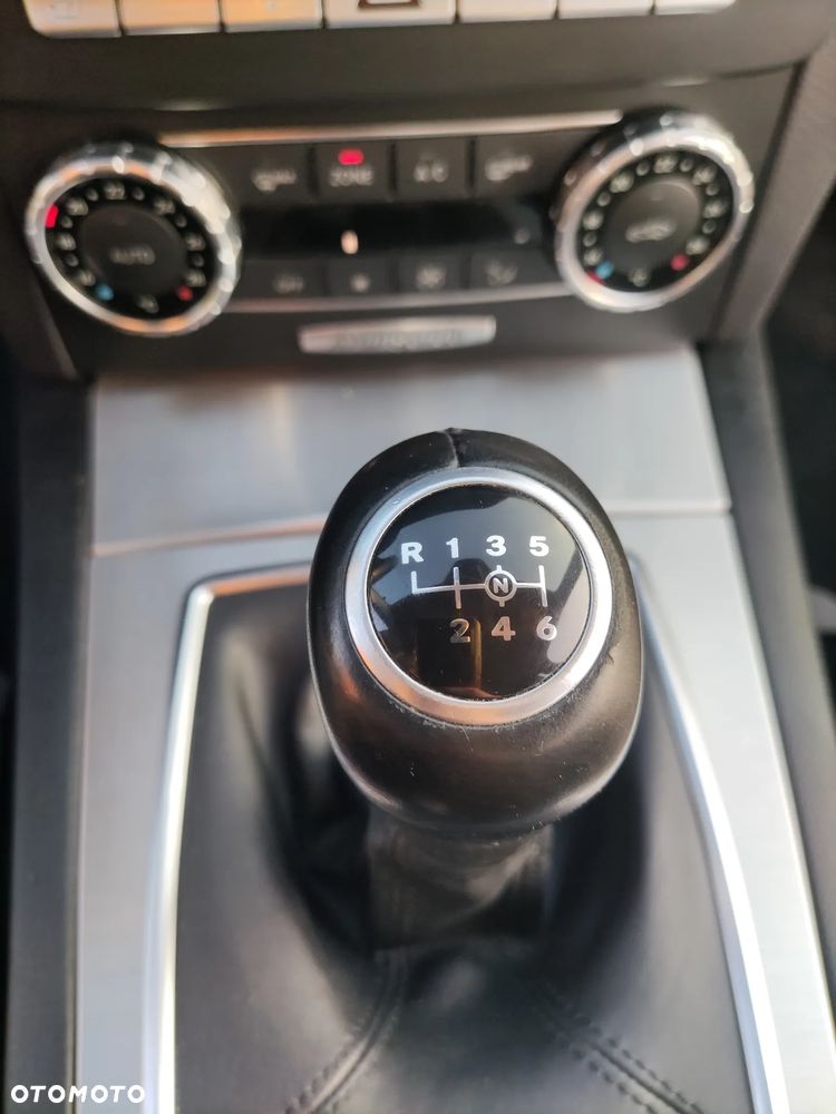 Mercedes-Benz Klasa C 180 BlueEFFICIENCY Avantgarde - 33