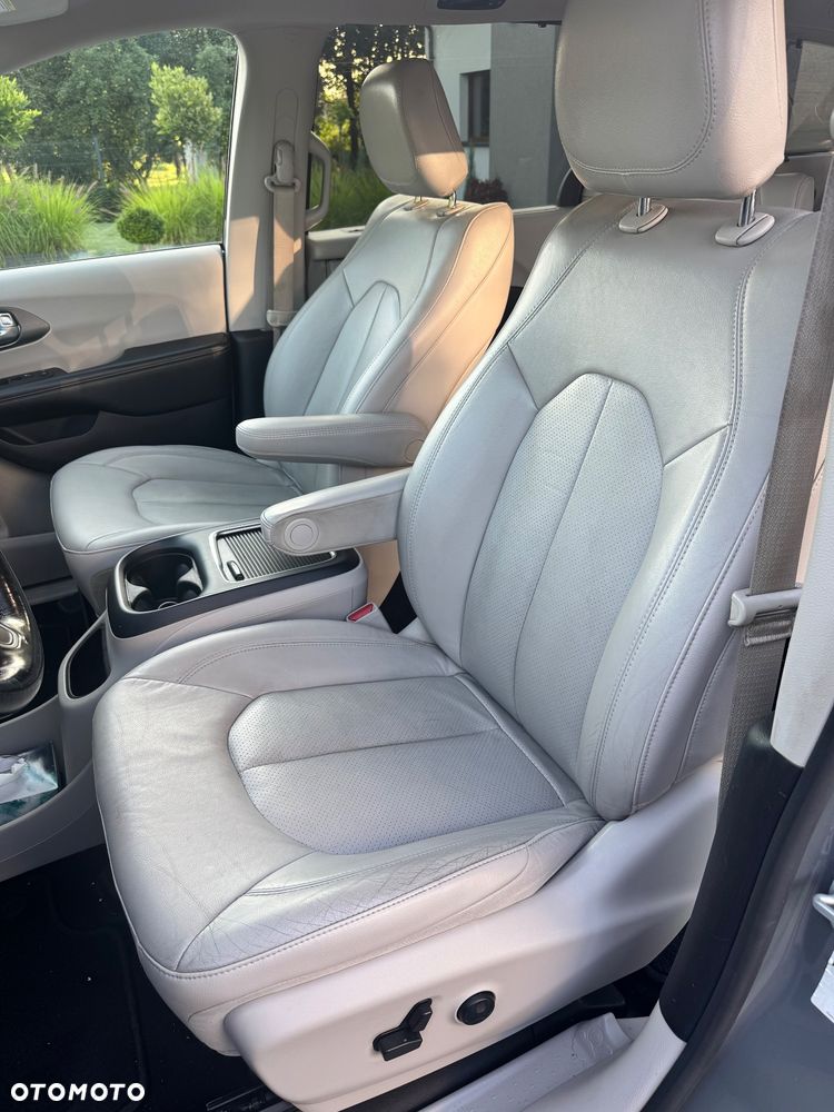 Chrysler Pacifica - 9