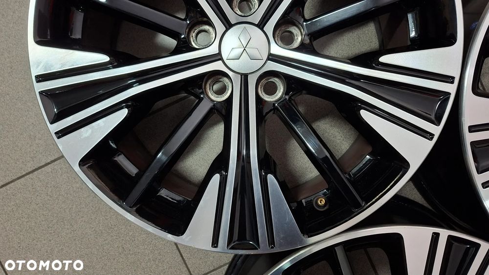 Felgi Aluminiowe 18 Mitsubishi Eclipse Cross 5x114.3 ET 38 - 12