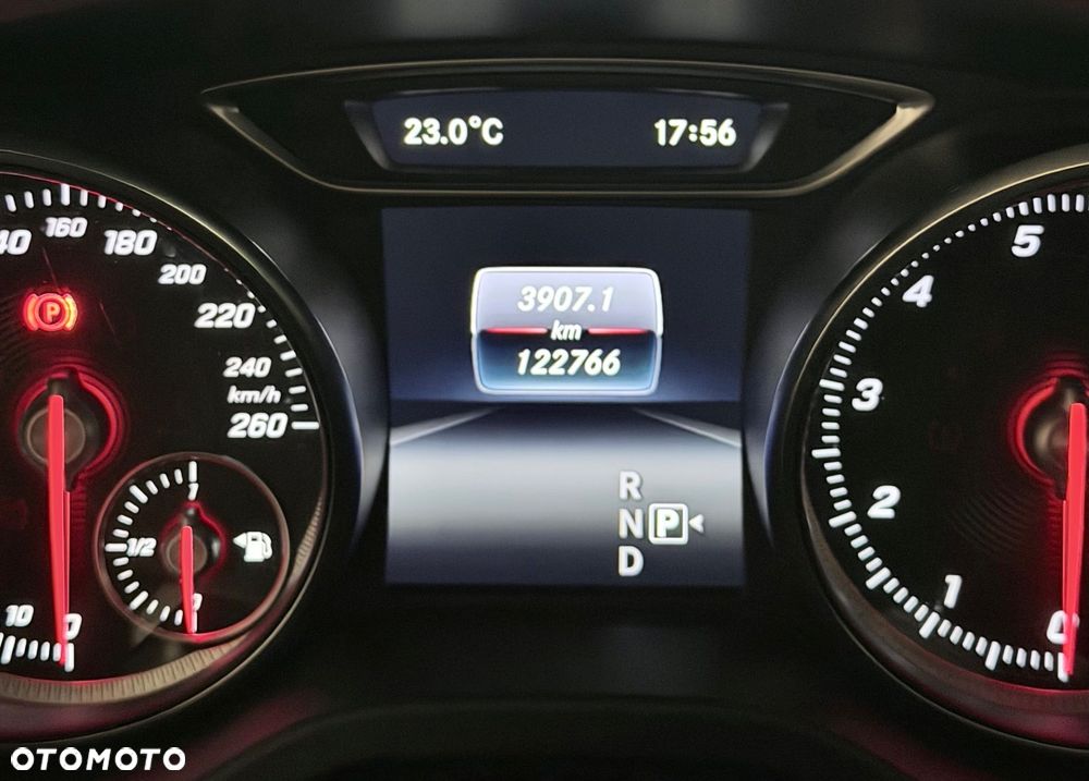 Mercedes-Benz GLA 200 7G-DCT AMG Line - 13