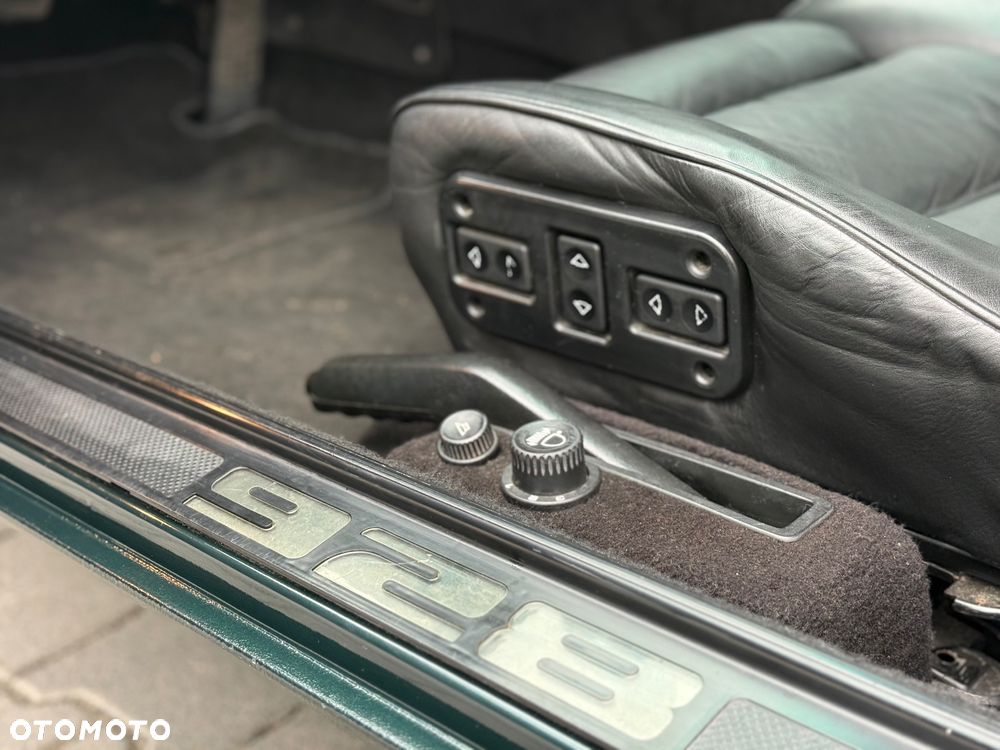 Porsche 928 - 4