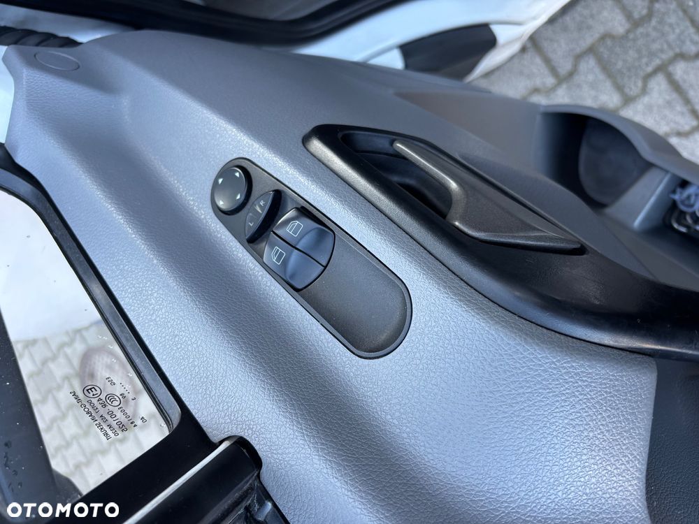 Mercedes-Benz Sprinter - 17