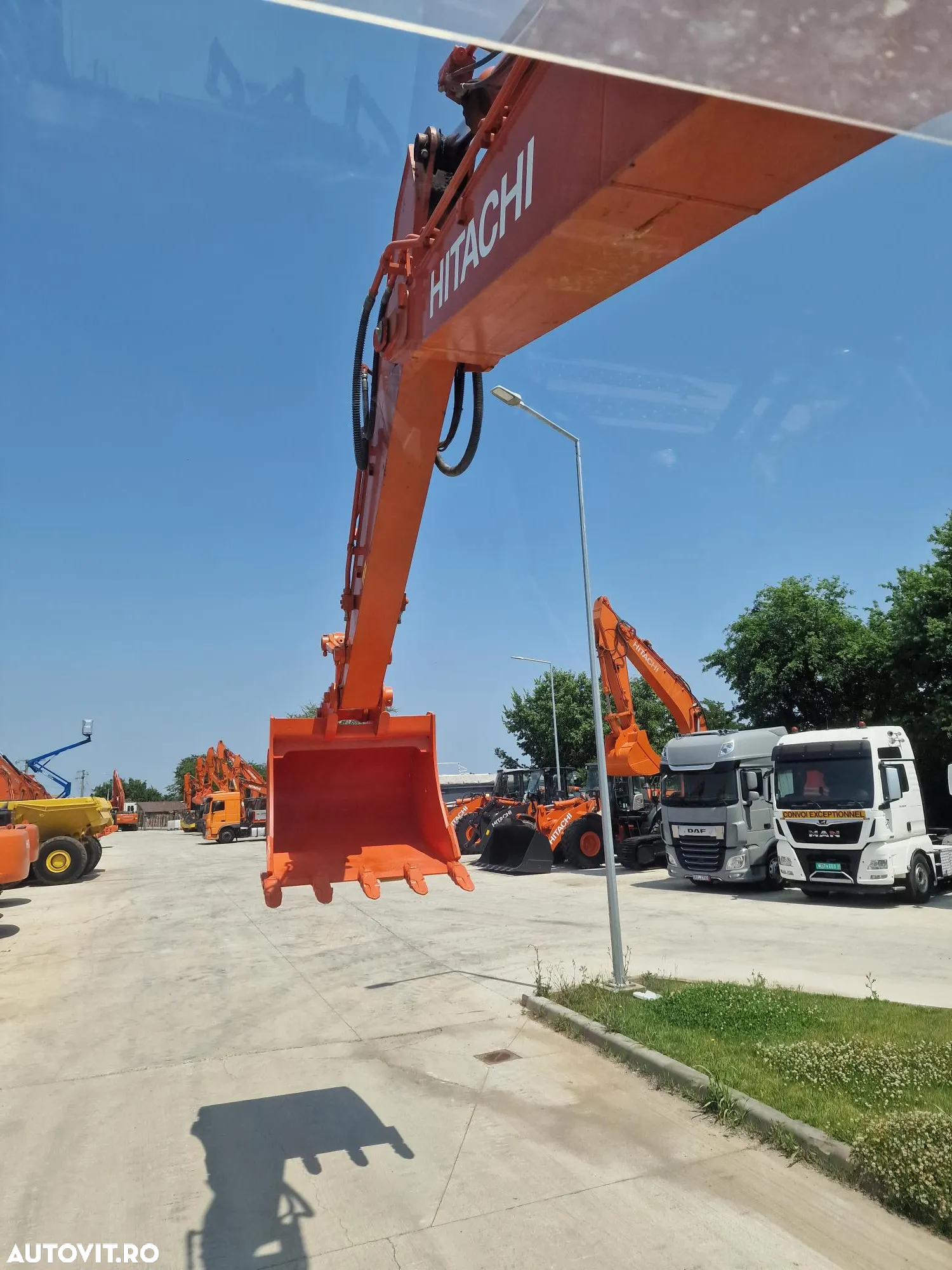 Hitachi ZX210, 2019, 23t, 4.888h, cupa NOUA 1,3mc-96.900 EUR+Tva, camera spate, camere laterale, inst picon, aer cond climatronic, consum 11l/h,. 3 pompe hidr HITACHI, inst picon, lant 90% ok 480h mars, posbilitate leasing 4 ani-PROMOTIE 96.900 EUR+Tva - 11