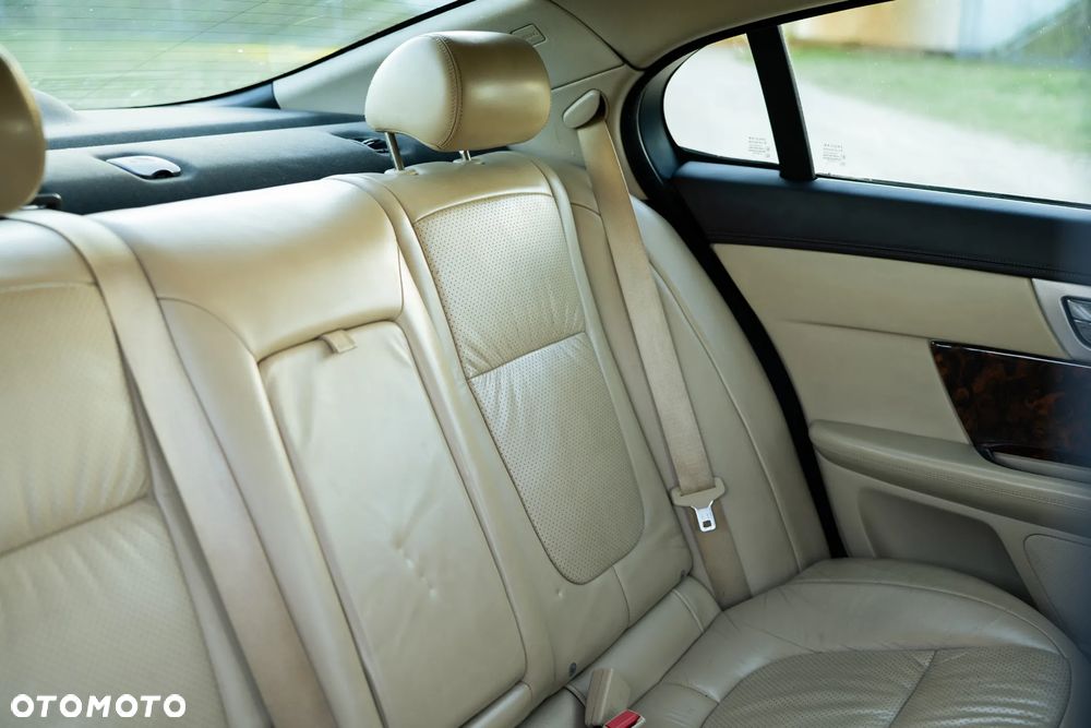 Jaguar XF 3.0 V6 Luxury - 16