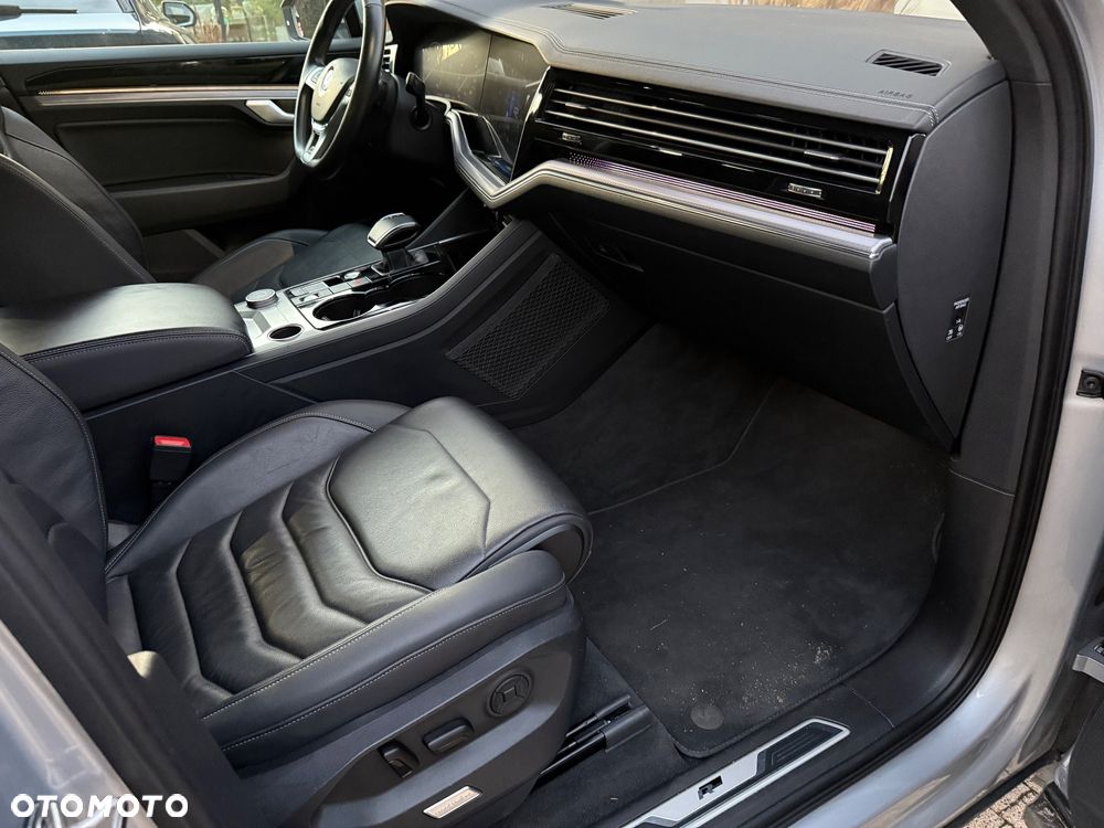 Volkswagen Touareg - 12