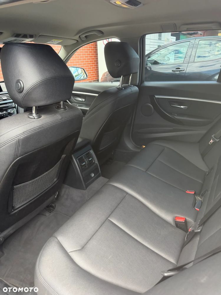 BMW Seria 3 318d Sport Line - 10