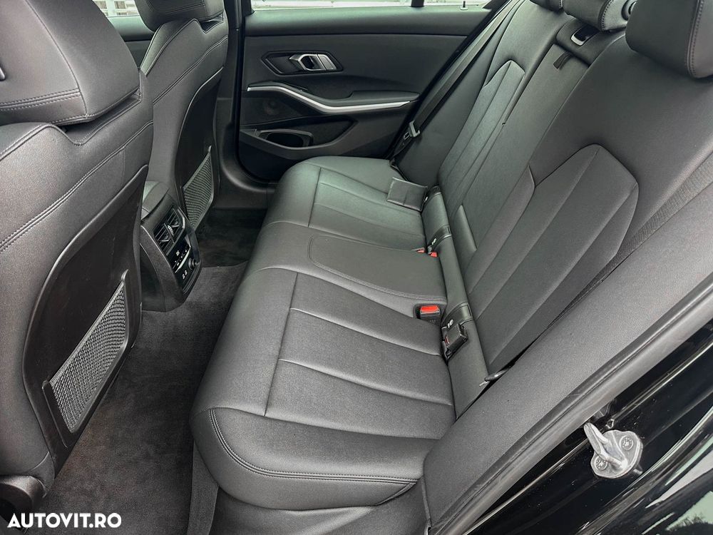 BMW Seria 3 330i xDrive AT - 8