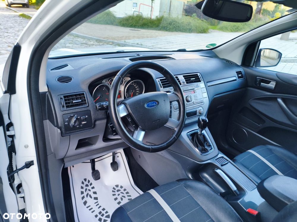Ford Kuga 2.0 TDCi 4x4 Titanium - 25