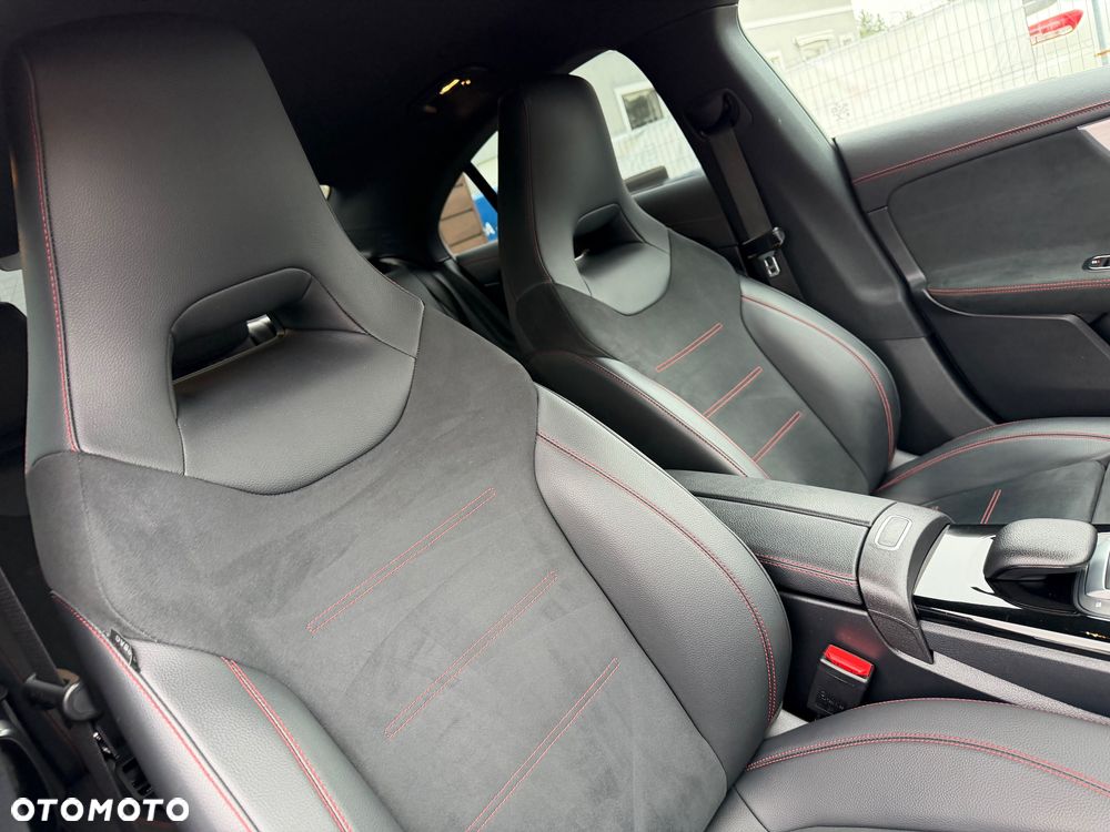 Mercedes-Benz CLA 180 AMG Line 7G-DCT - 35
