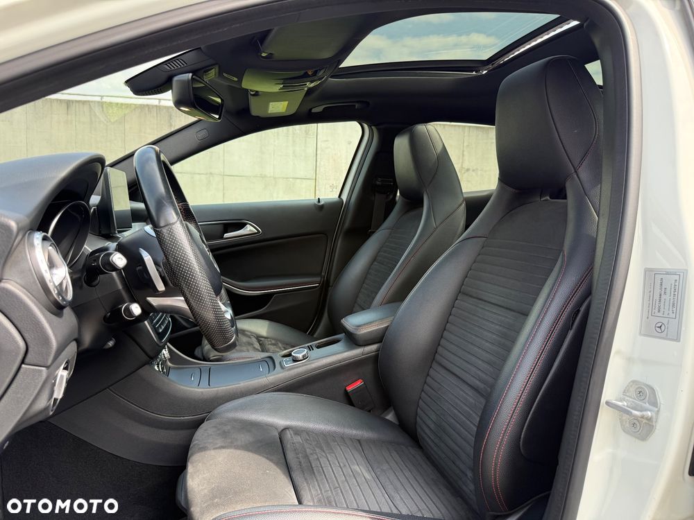 Mercedes-Benz GLA 250 4-Matic AMG Line - 13