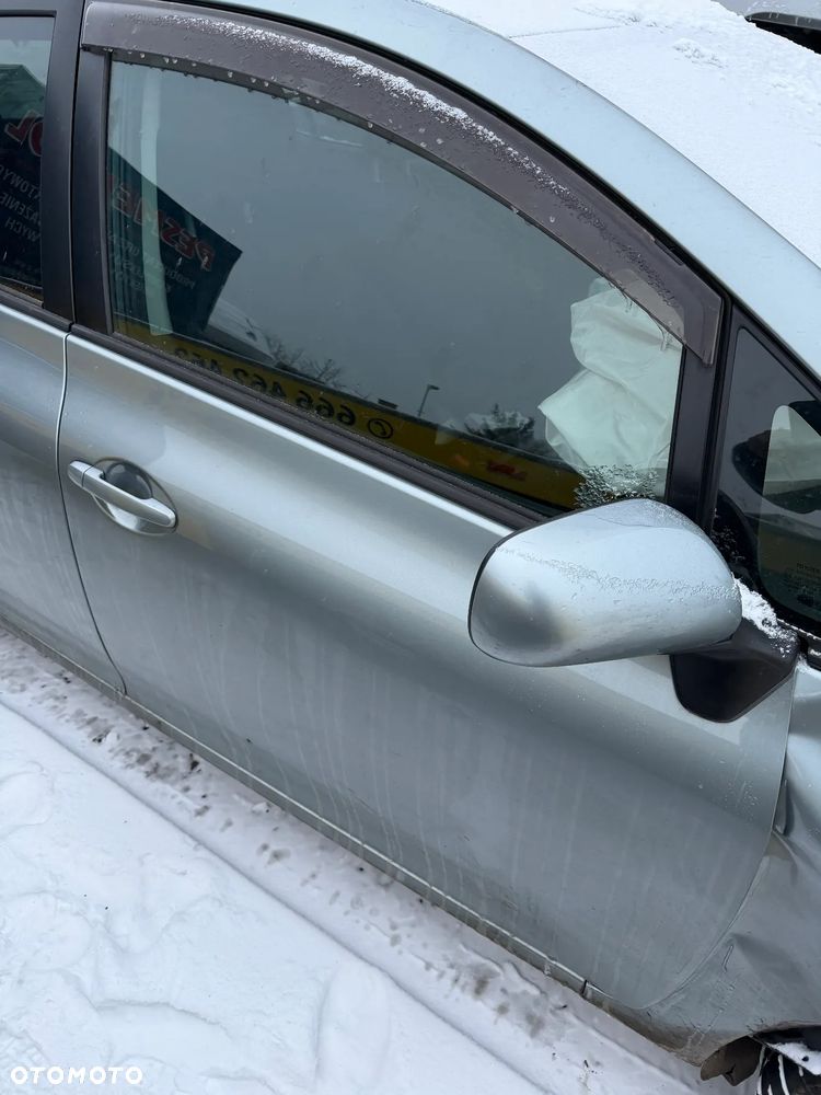 Auris I 1,3 VVTi 06-12r drzwi przód Prawe lub Lewe 1F8 - 2