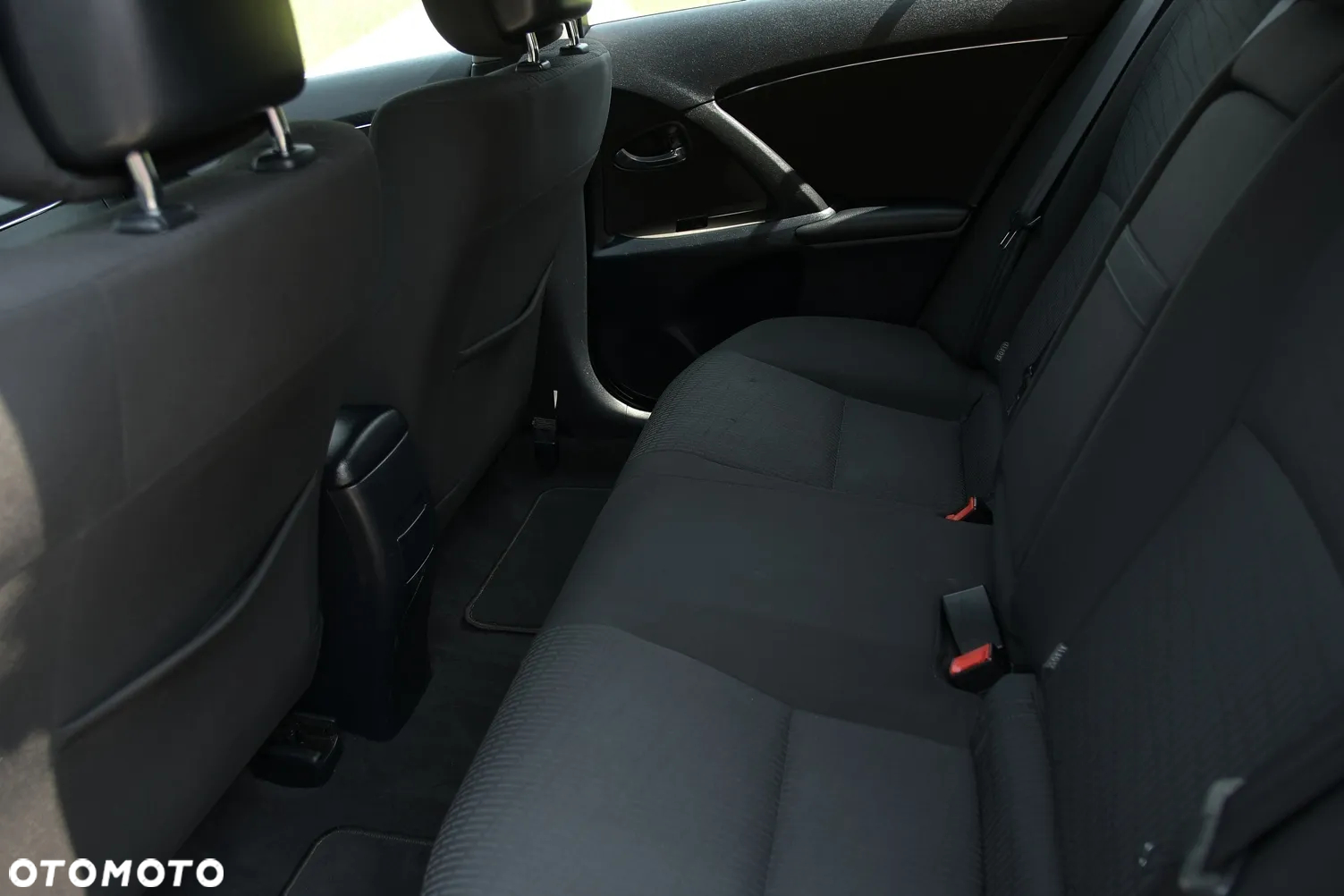 Toyota Avensis - 25