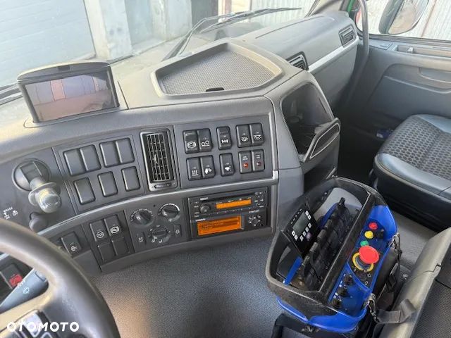 Volvo FM 330 6x2 Hakowiec HDS HMF 1720 Super Stan - 19